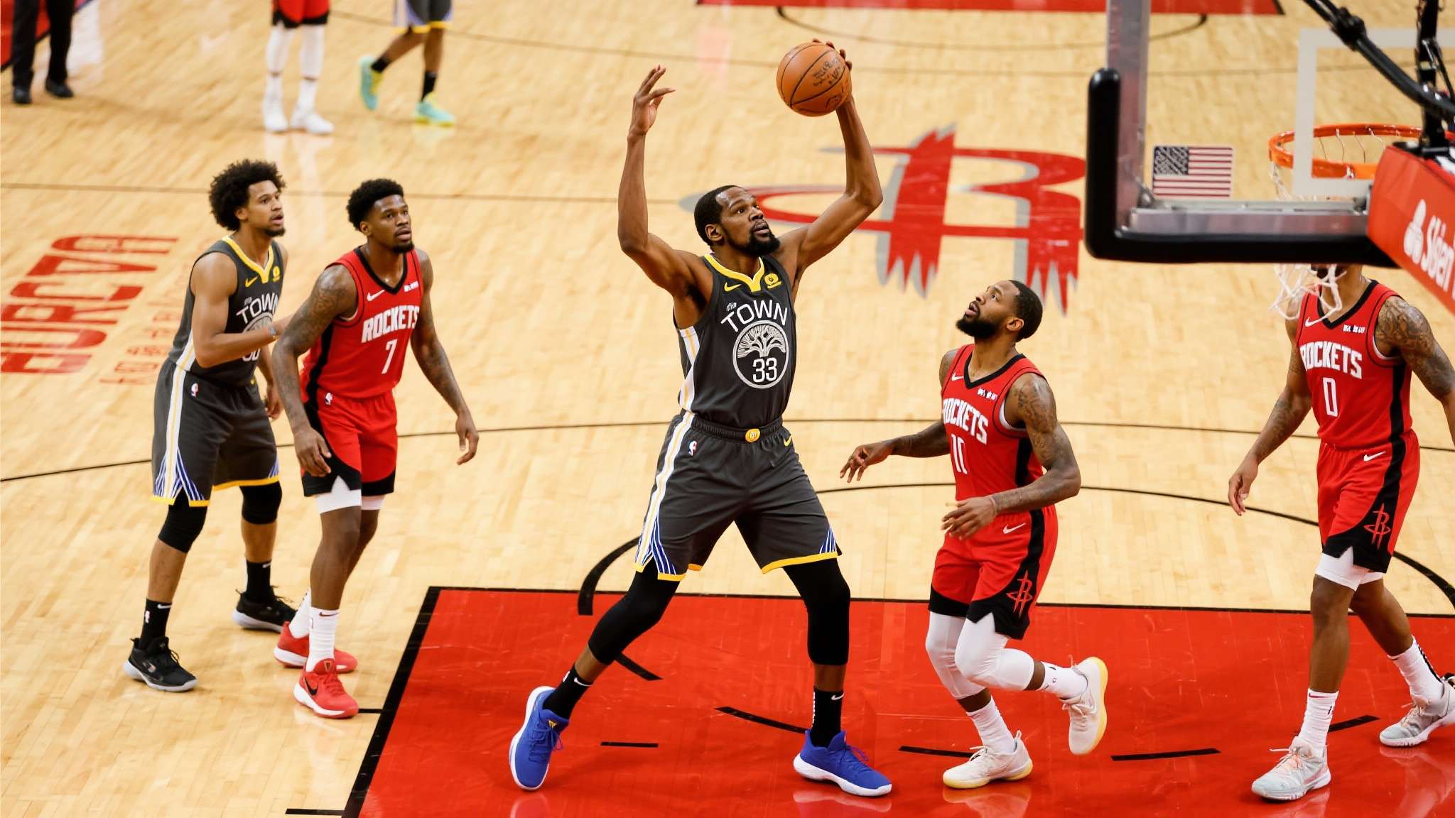 通过纵观这场较量，不难发现：虽然“杜兰特”这样的超级巨星始终具备超级统治力，但当